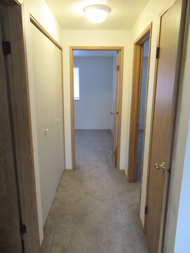 Building Photo - Quiet Two Bedroom Apartment in Keizer