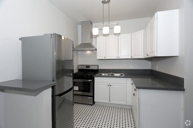 1BR, 1BA - 356 SF - The Avalon Catalina Apartments