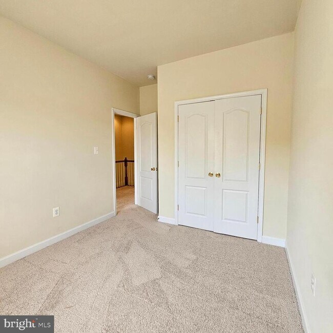 Building Photo - 725 Chevington Ct