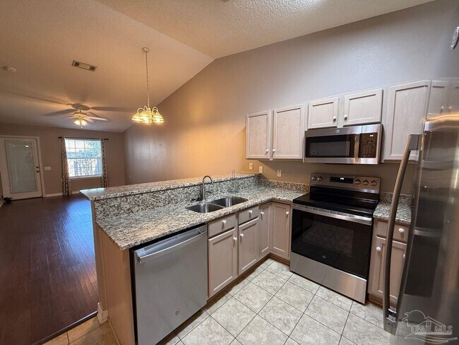 Building Photo - 2511 Trailwood Dr