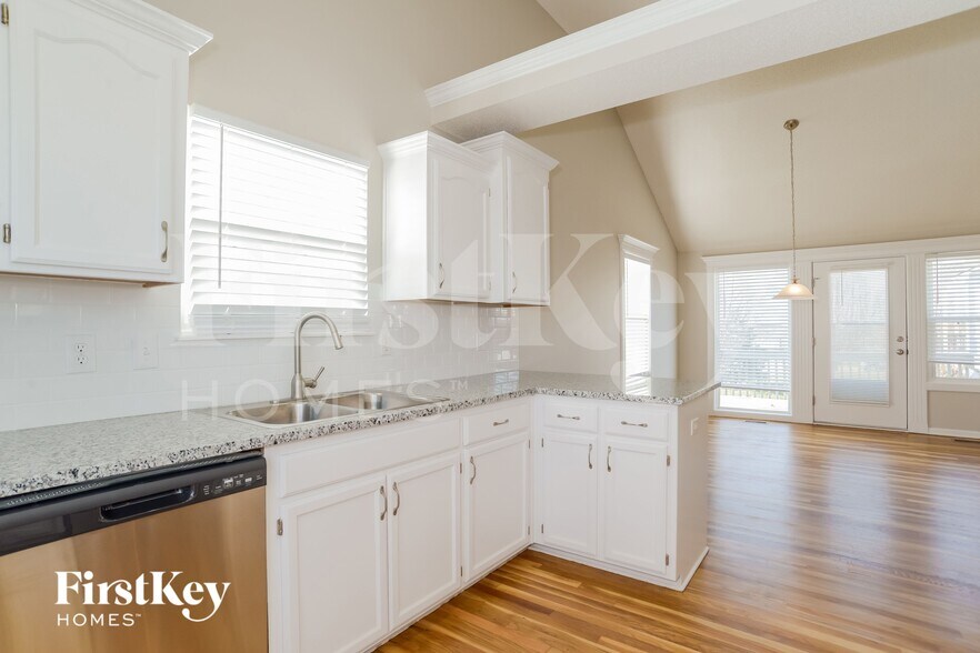 Building Photo - 728 Corrington Dr