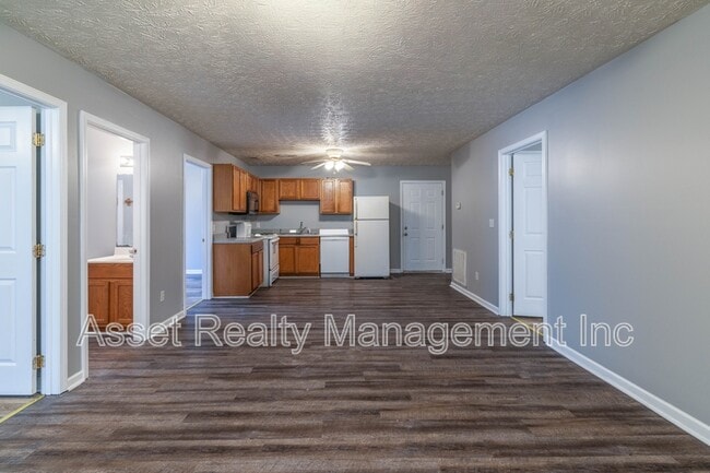 Building Photo - 152 Red Bud Ln