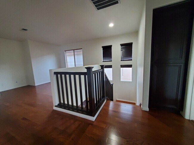 Building Photo - Wonderful 3 Bedroom 2.5 Bath Home in the h...