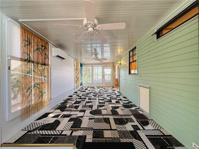 Building Photo - 10851 S Ocean Dr