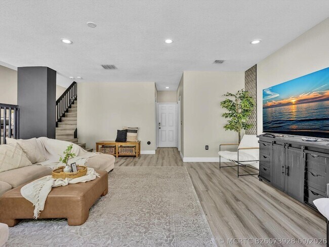 Building Photo - 7834 Oak Grove Cir