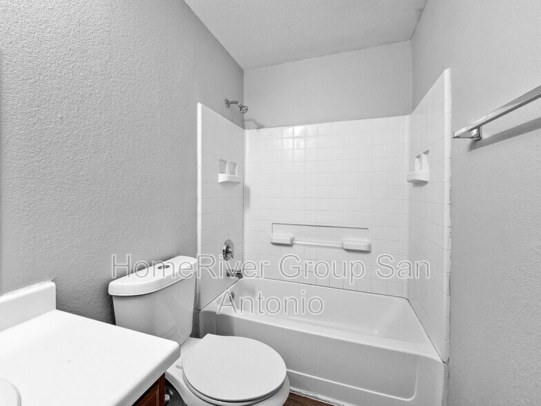 Building Photo - 2907 Candleside Dr