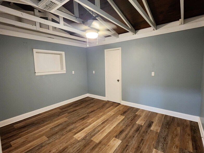 Building Photo - 6595 Collier Rd