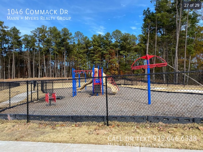 Building Photo - 1046 Commack Dr