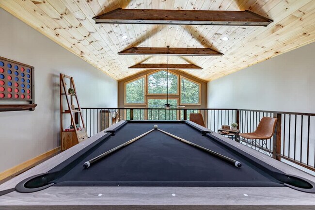 Building Photo - 43 Medina Ct