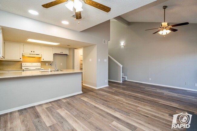 Building Photo - Fully Remodeled Townhome with Loft and Pri...