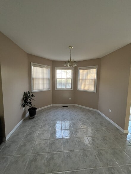 Building Photo - 16046 Fairfield Dr