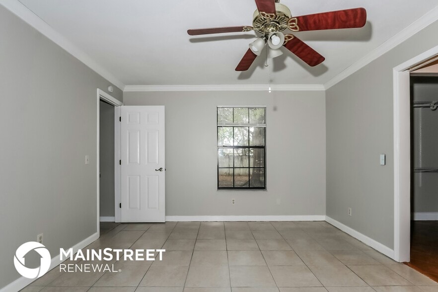 Building Photo - 1301 SW Chase Rd