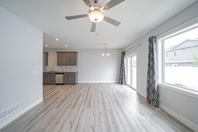 Building Photo - 2896 Blackwood