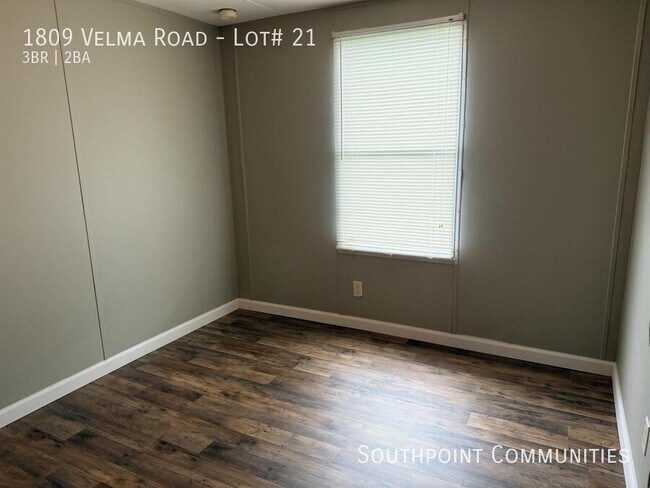 Building Photo - 1809 Velma Rd