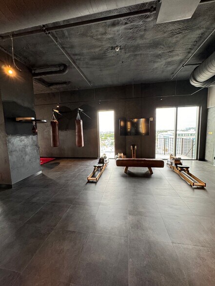 Building Photo - 132 NE 22nd St