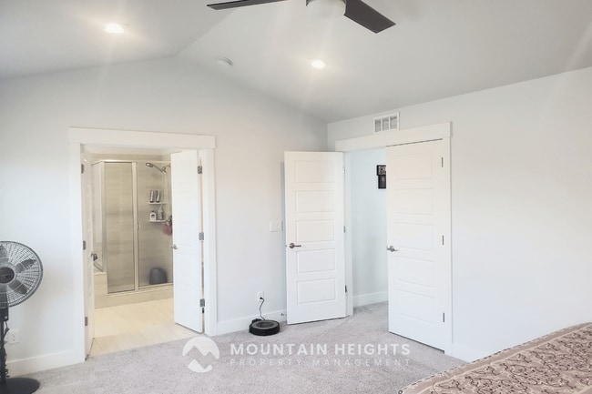 Building Photo - 3861 Spring Brook Ln