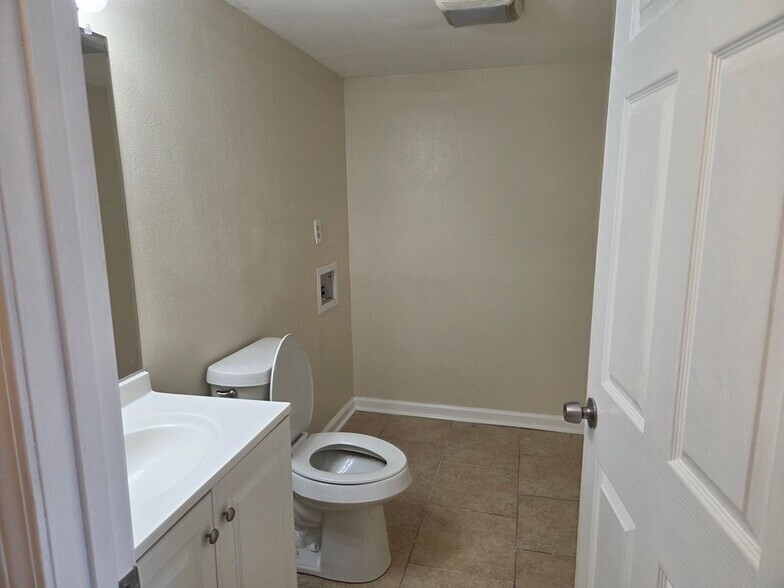 Building Photo - 4020 Sullen Pl