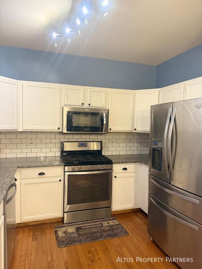 Building Photo - 1951 Spinnaker Ct