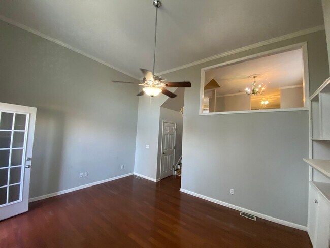 Building Photo - Great Location with a River View!