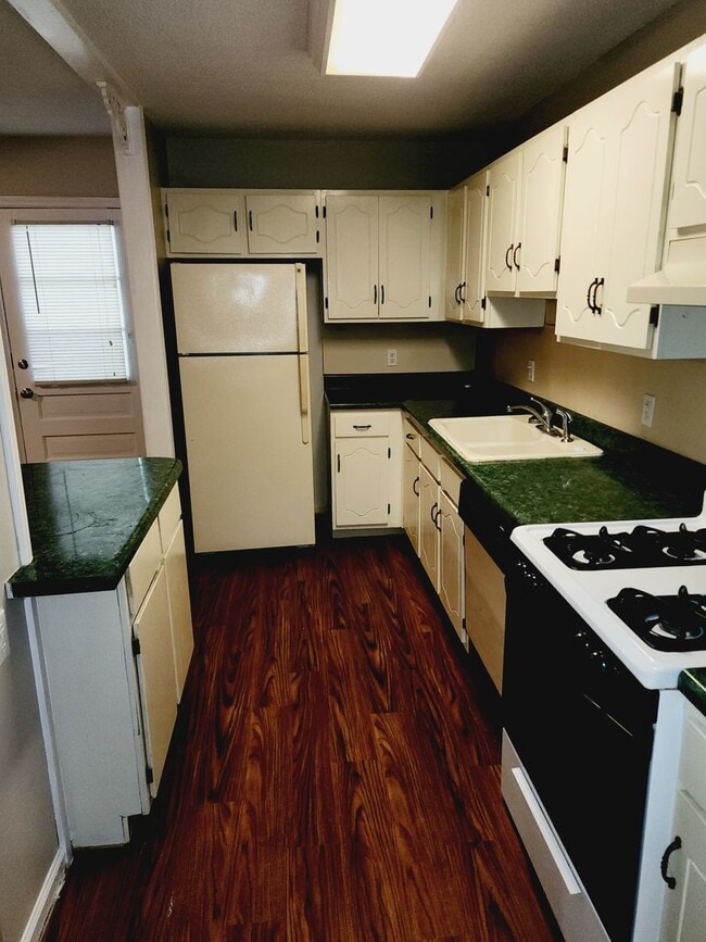 Building Photo - 3240 Overton Manor Dr