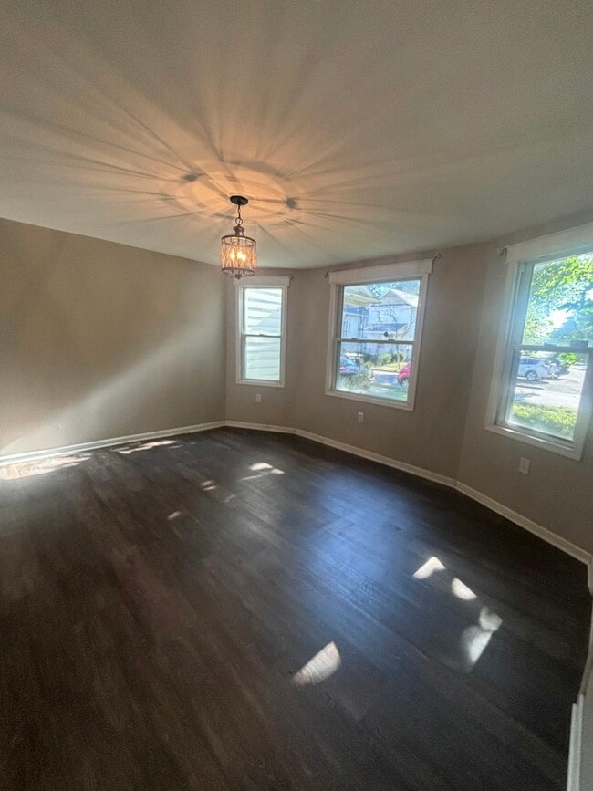 Building Photo - 165 Sharpe St