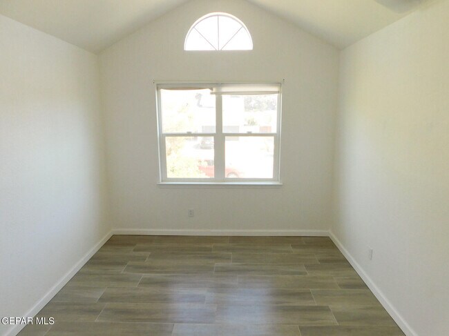 Building Photo - 617 Colchester Dr