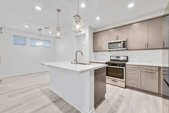 Building Photo - 11063 Spotlight Dr