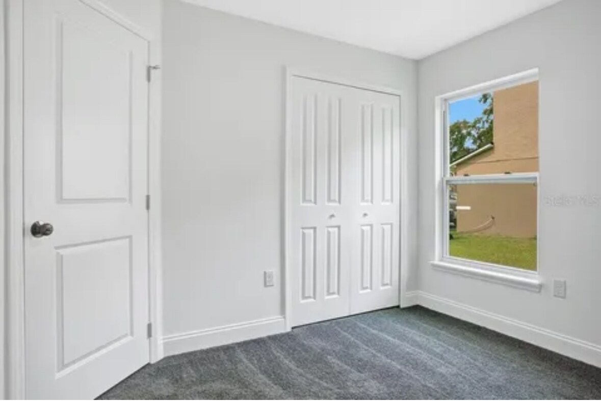 Building Photo - 415 Lark Ct