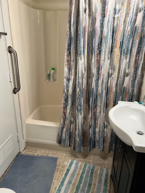 Bathroom - 1590 N Star Ave