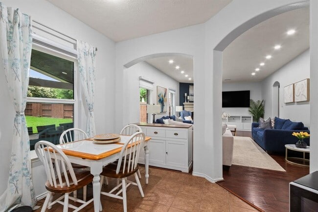 Building Photo - 25915 Hopson Meadows Dr