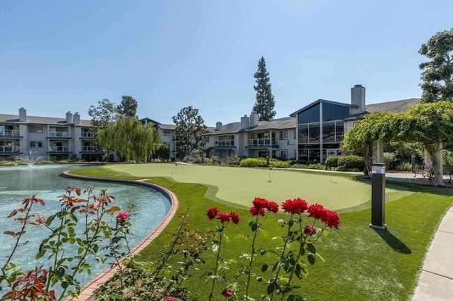 Building Photo - 1560 Circa Del Lago