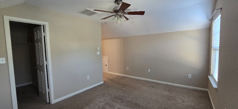 Building Photo - 547 Farmborough Ct