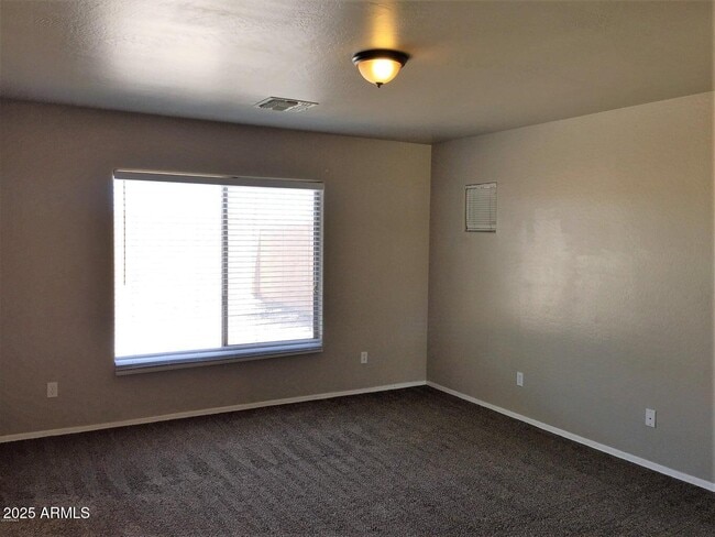 Building Photo - 307 S Carter Ranch Rd