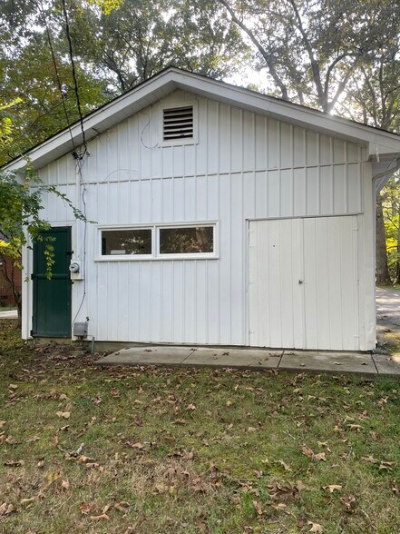 Building Photo - 208 Foxboro Ln