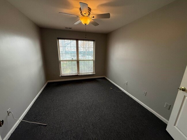 Building Photo - 10 Society Hill Dr N