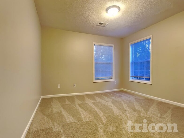 Building Photo - 5774 Broadleaf Way