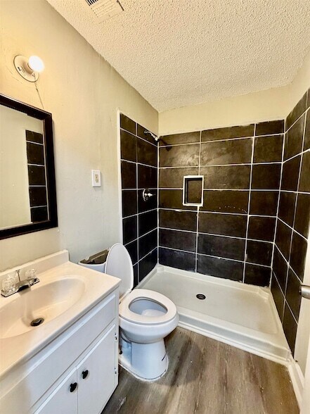 Building Photo - 1448 Menager Rd