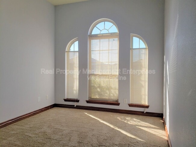 Building Photo - 329 Madison Pl Dr