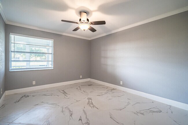 Building Photo - 244 Normandy Ln