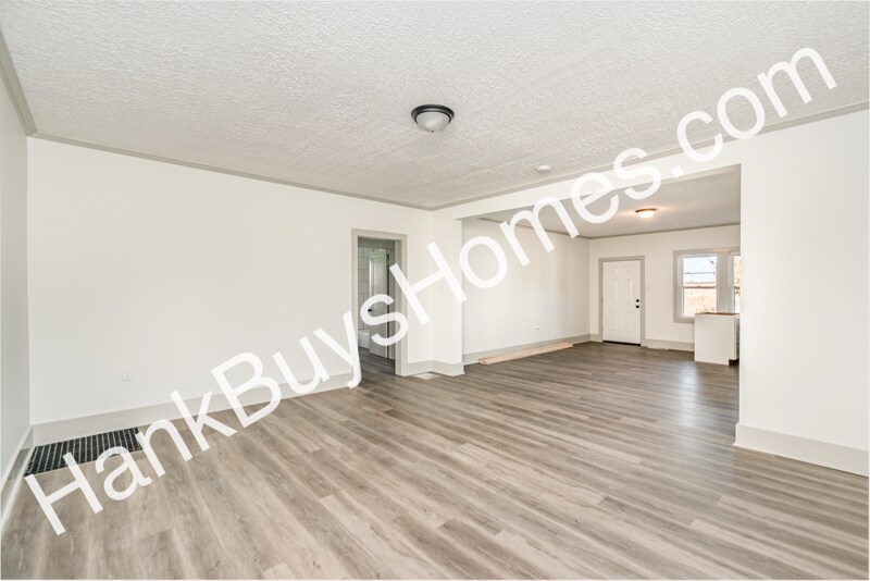 Building Photo - 115 Kansas St