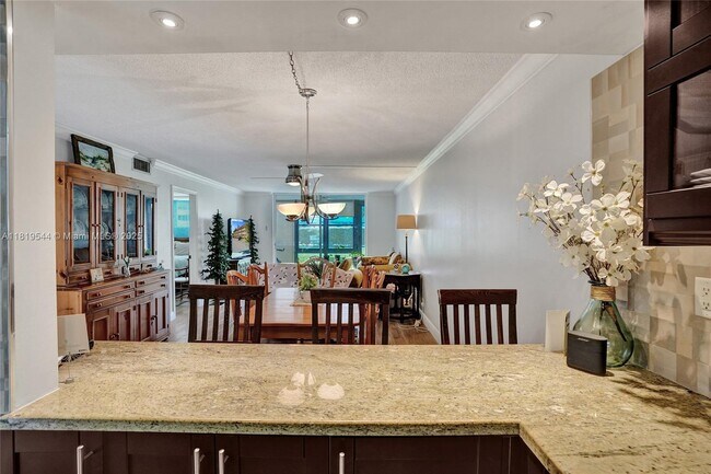 Building Photo - 9410 N Hollybrook Lake Dr