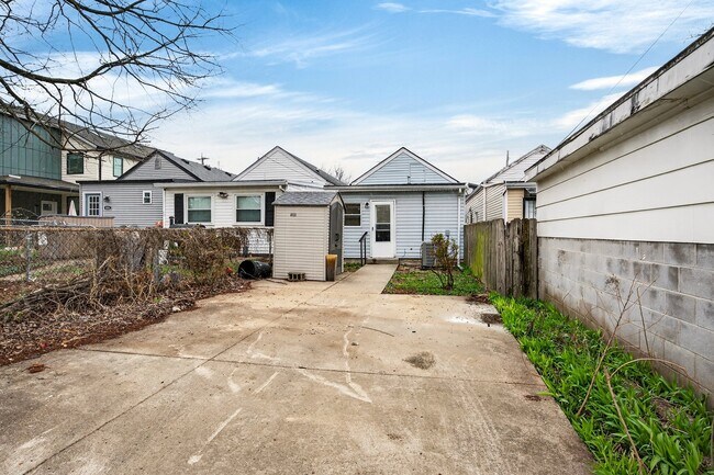 Building Photo - 508 Lilly Ave
