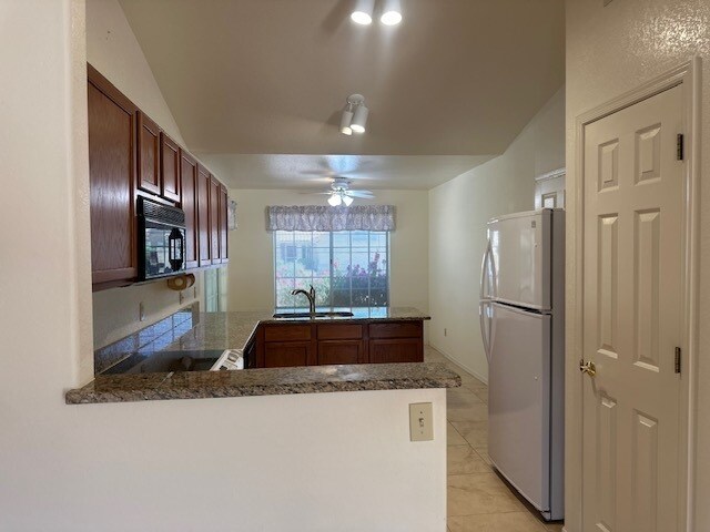 Building Photo - Lovely Fountain Hills Home For Lease-3 Beds-2 Baths With Yard & 2 Car Garage!