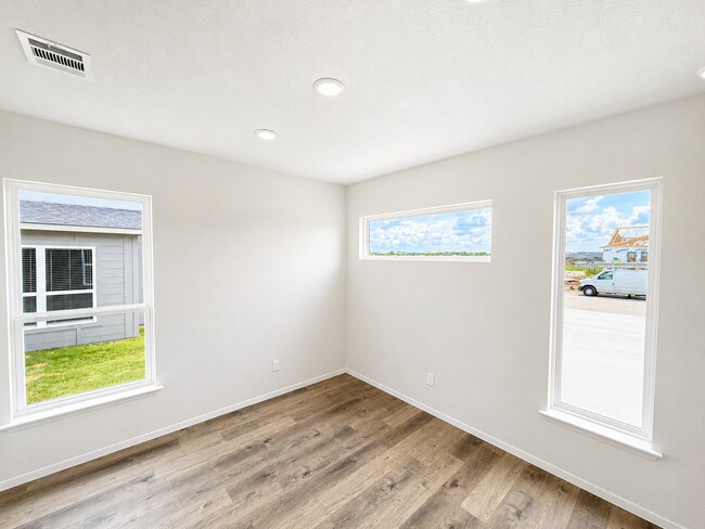 Building Photo - 1615 Crooked River