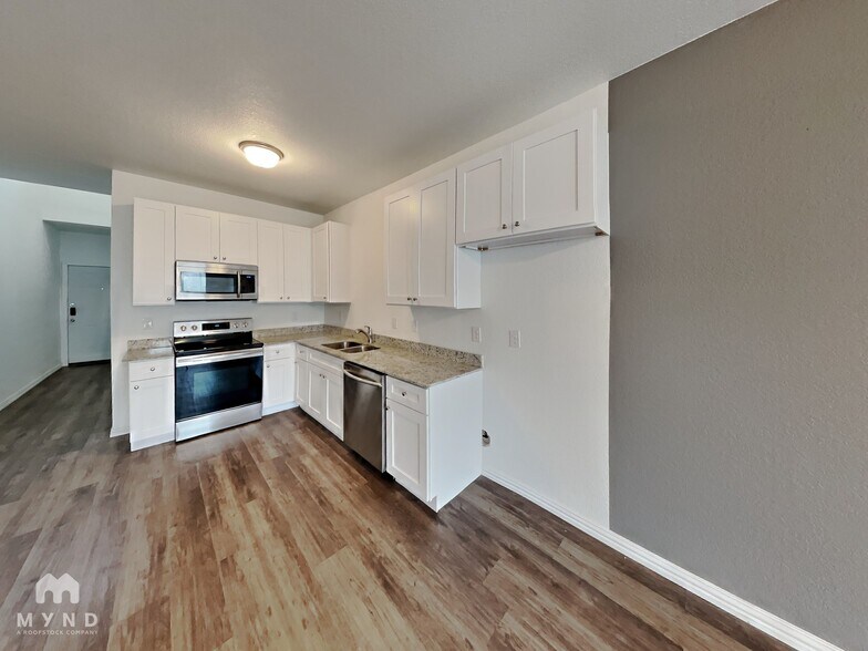 Building Photo - 3230 S Cherry Ln