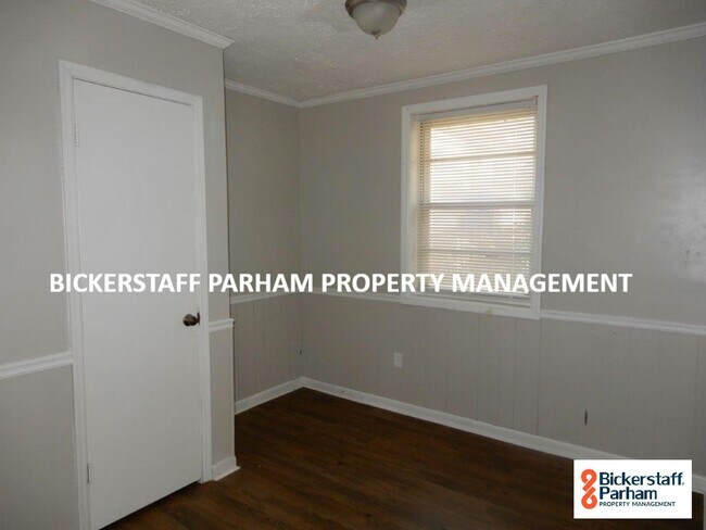 Building Photo - Brick Home Located Off Of Schatulga Rd! Wi...