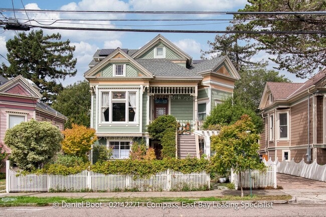 Building Photo - 2141 Ward St