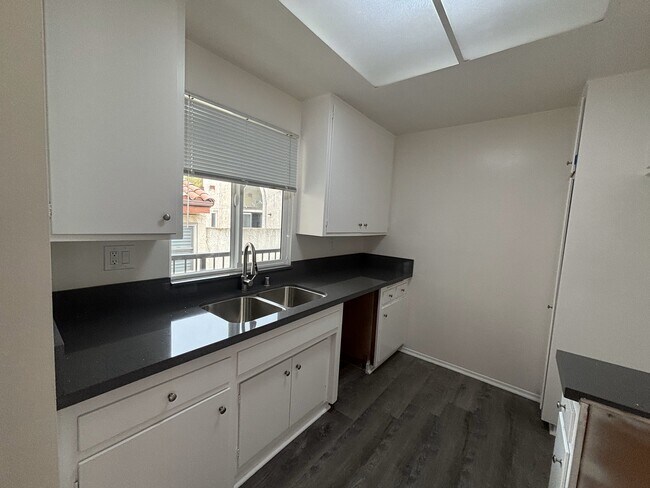 Building Photo - 2105 Grant Ave