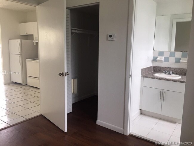 Building Photo - 8320 SW 65th Ave