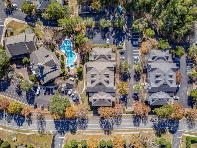 Building Photo - 2801 Chancellorsville Dr